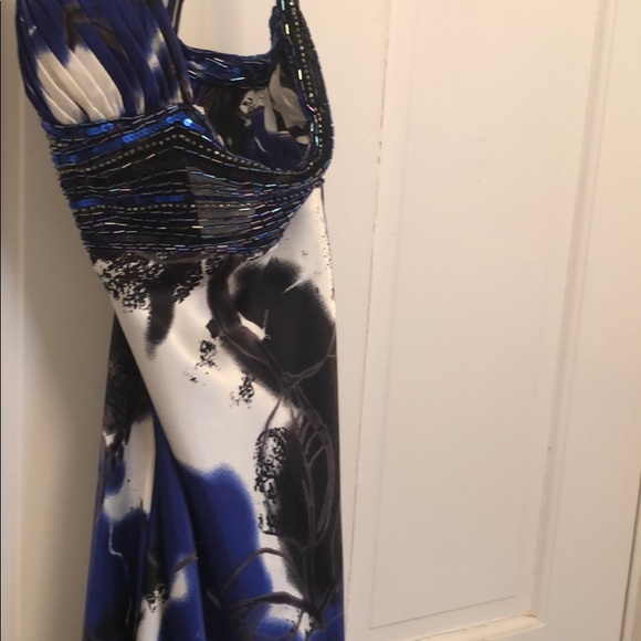 Formal gown - Picture 3 of 8